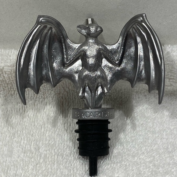 BACARDI RUM Solid Peter BAT Halloween Spooky Liquor Pourer Spout Dispenser - Picture 1 of 8